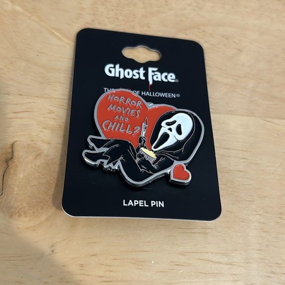 Scream Ghost Face Chibi Bundle: Enamel Pin and Crew Socks - Picture 10 of 16